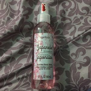 A Japanese blossom body spray 👍🏻